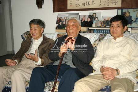 三位“國寶級”專家(自左至右):羅哲文、鄭孝燮、朱炳仁