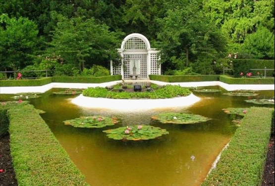 西班牙園林的風(fēng)格特點(diǎn)