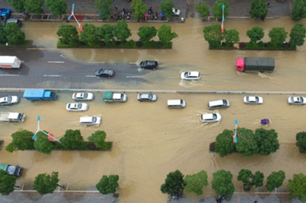 暴雨后多地現“水都” 海綿城市拒絕紙上談兵