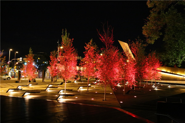 加拿大Poppy Plaza紀(jì)念廣場景觀設(shè)計