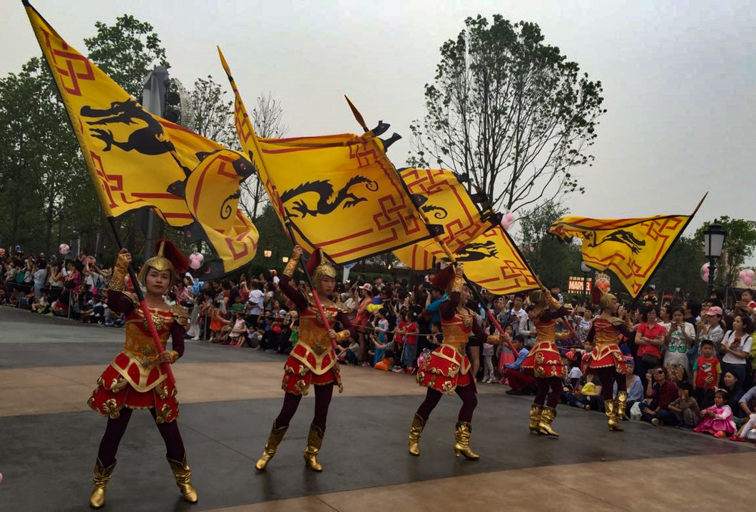 上海迪士尼開(kāi)園滿月 游客數(shù)量已近百萬(wàn)