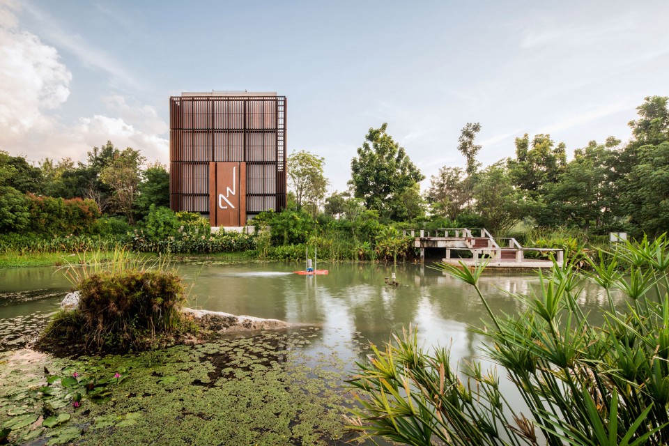 高速路旁的鄉(xiāng)土風(fēng)格開(kāi)放型城市公園