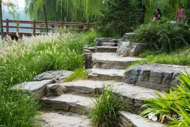 用不同景觀臺階的形態(tài)表達(dá)不同的景觀概念