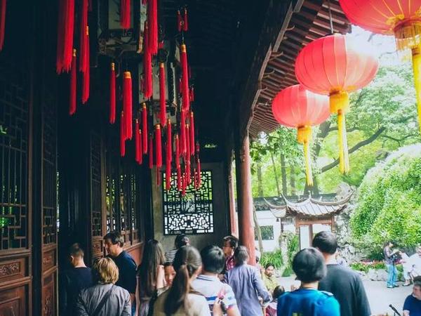 在江南古典園林豫園重拾上海的舊時光
