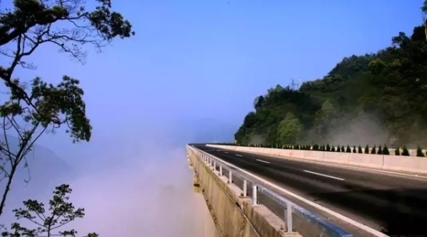 風(fēng)景如畫的道路景觀