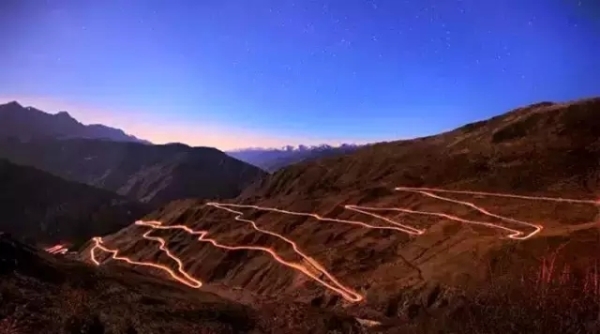 風(fēng)景如畫的道路景觀