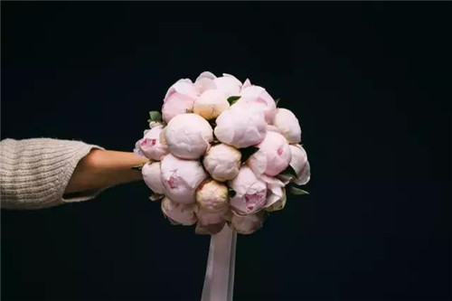 插花藝術(shù)：俄羅斯風情插花捧花（組圖）