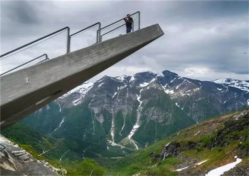 為了讓你看個風景，建筑師有多拼