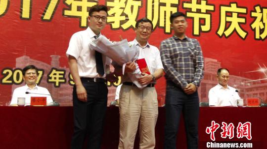 中南林科大斥資百萬(wàn)重獎(jiǎng)一線教師