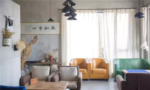 蘇州西山一家設(shè)計(jì)極簡工業(yè)風(fēng)的民宿