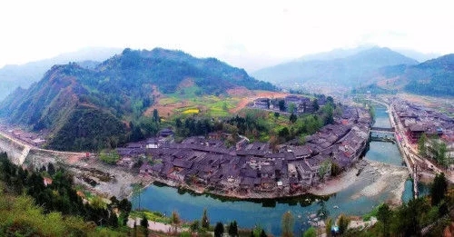 發(fā)改委：統(tǒng)一規(guī)范特色小鎮(zhèn) 各地不能亂戴帽