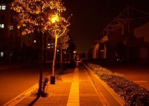 為什么城市里會有那么多不舒服的長椅？