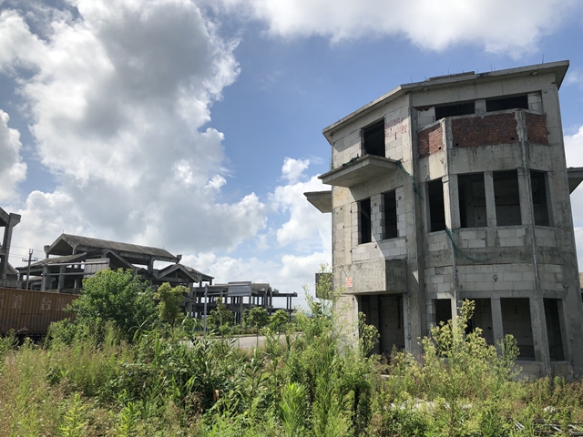 實地探訪擱淺的余姚特色小鎮：資金斷裂、廠房爛尾