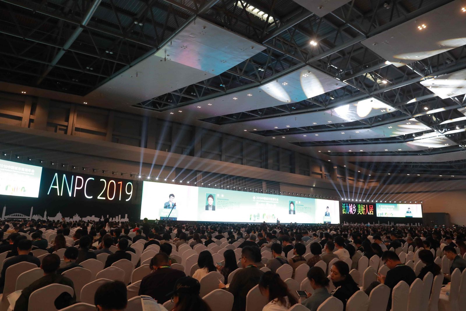 黃艷：以社區(qū)為切入點(diǎn) 共建活力城市