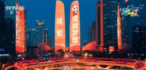 成都街頭多樣主題景觀洋溢濃厚“大運”氛圍