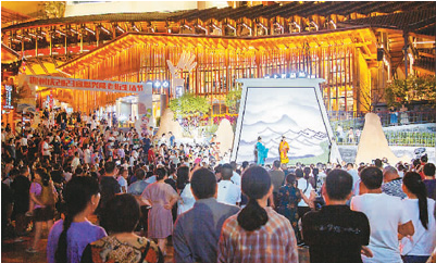 看一場(chǎng)演出 游一座城市
