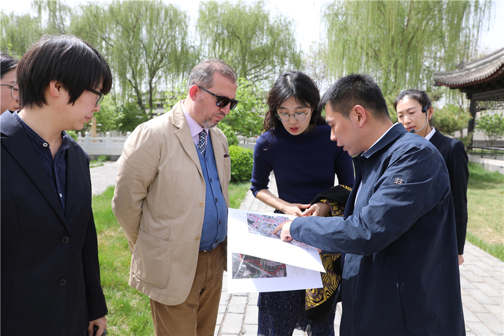 國際城市與區(qū)域規(guī)劃師學會主席埃利塞伊一行到定州考察調(diào)研